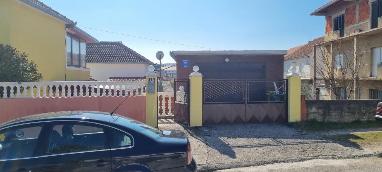 Apartman Jozic クニン エクステリア 写真